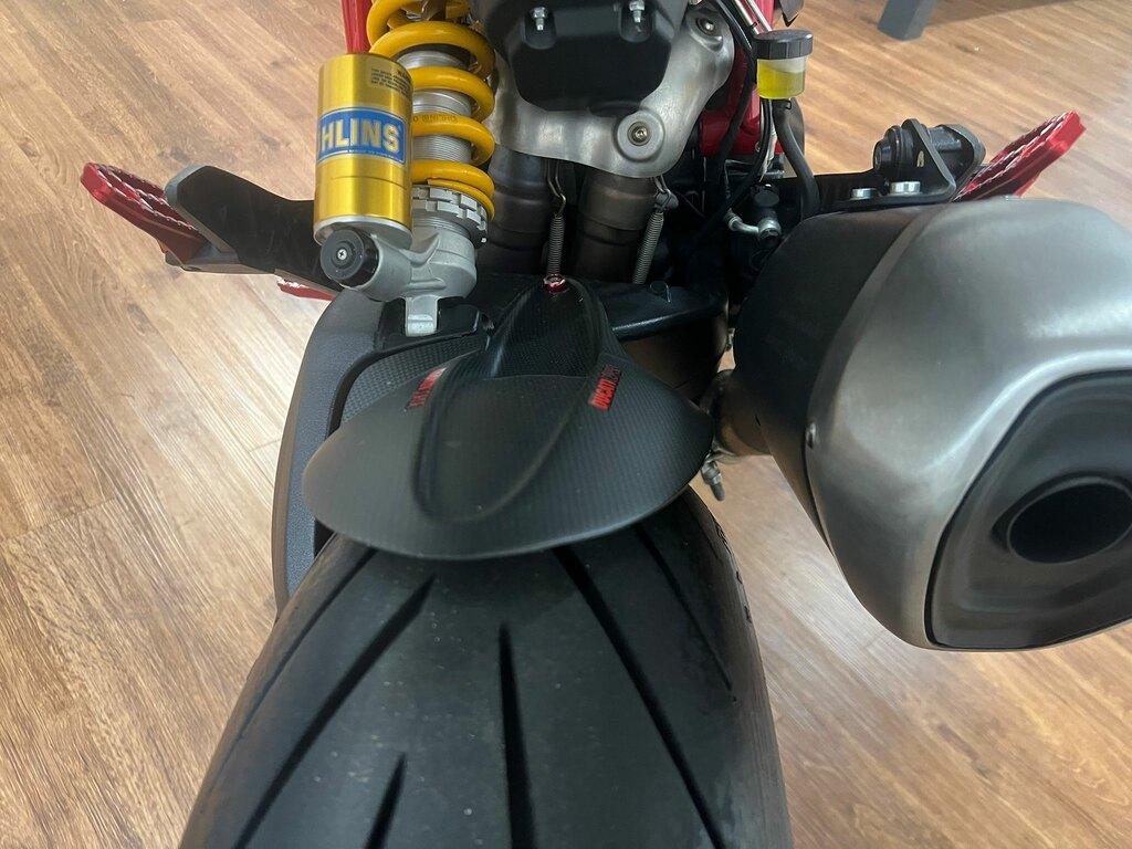 HYPERMOTARD 821