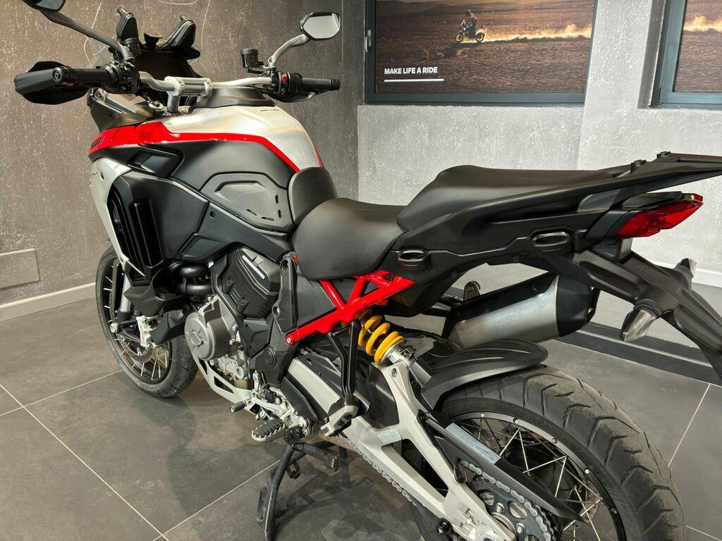 MULTISTRADA V4