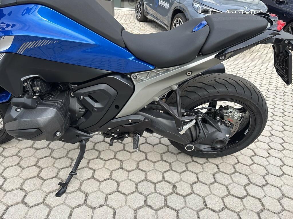 R 1300 R