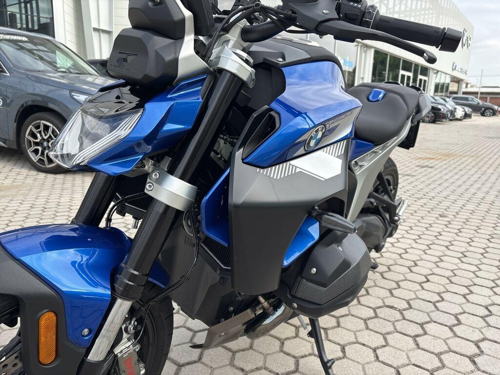 R 1300 R