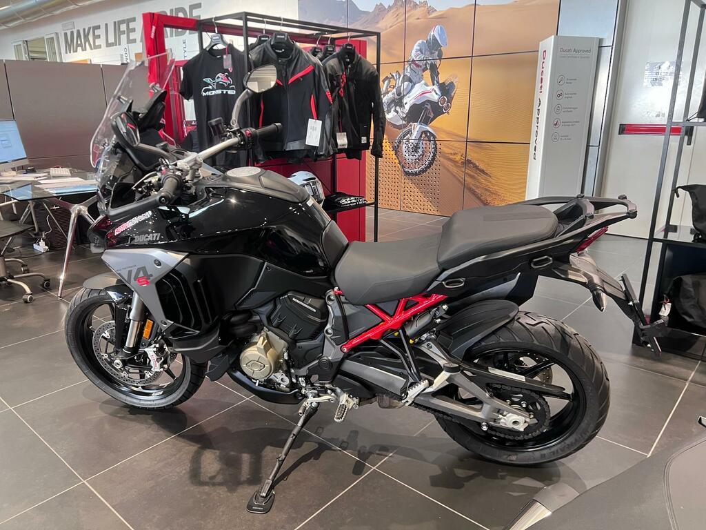 MULTISTRADA V4