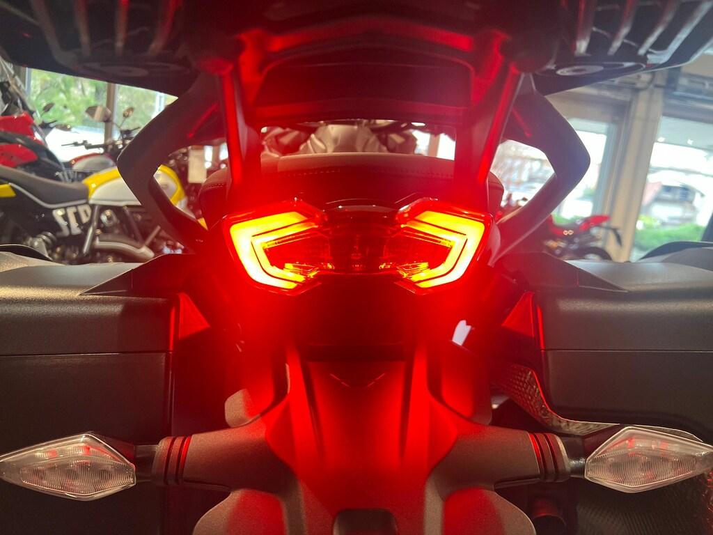 MULTISTRADA V4