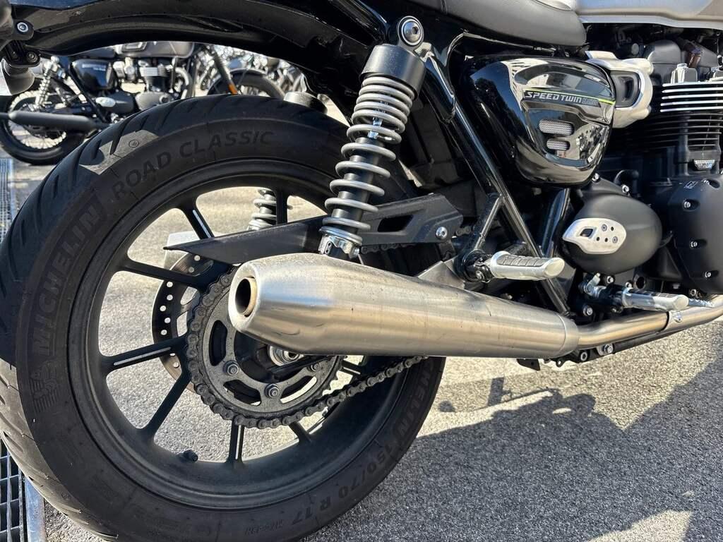 SPEED TWIN 900