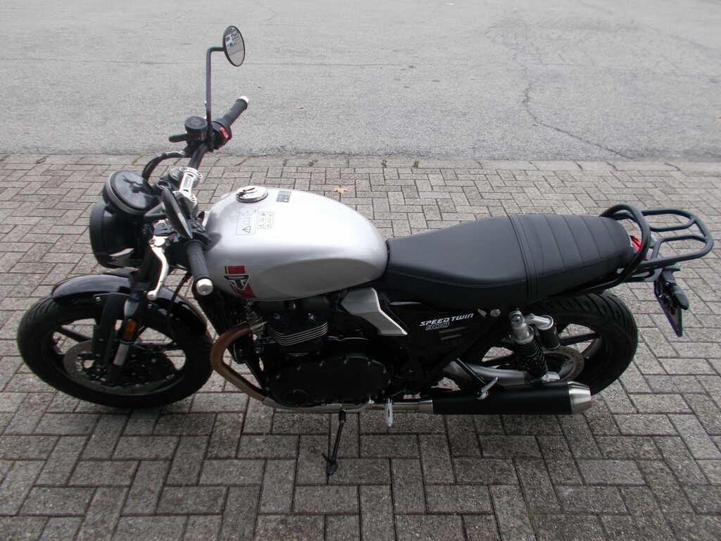 SPEED TWIN 900