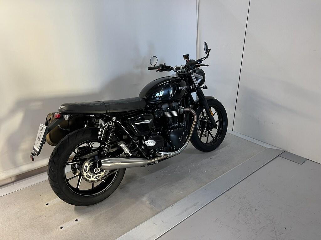 STREET TWIN 900