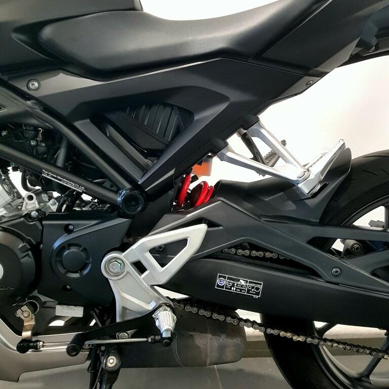 CB 125 R