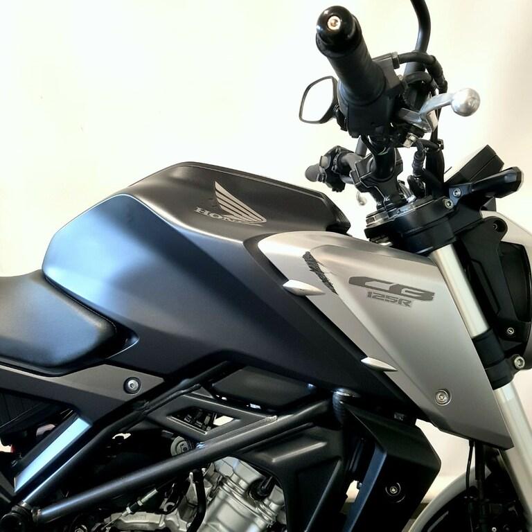 CB 125 R