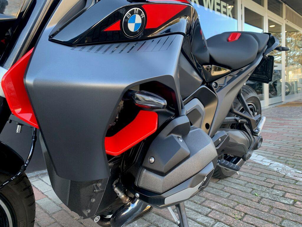 R 1300 R