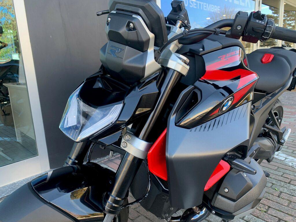R 1300 R