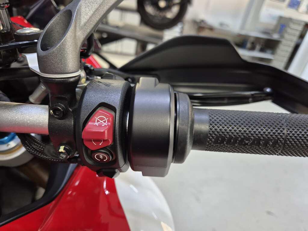 MULTISTRADA V4
