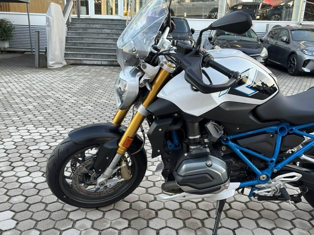 R 1200 R