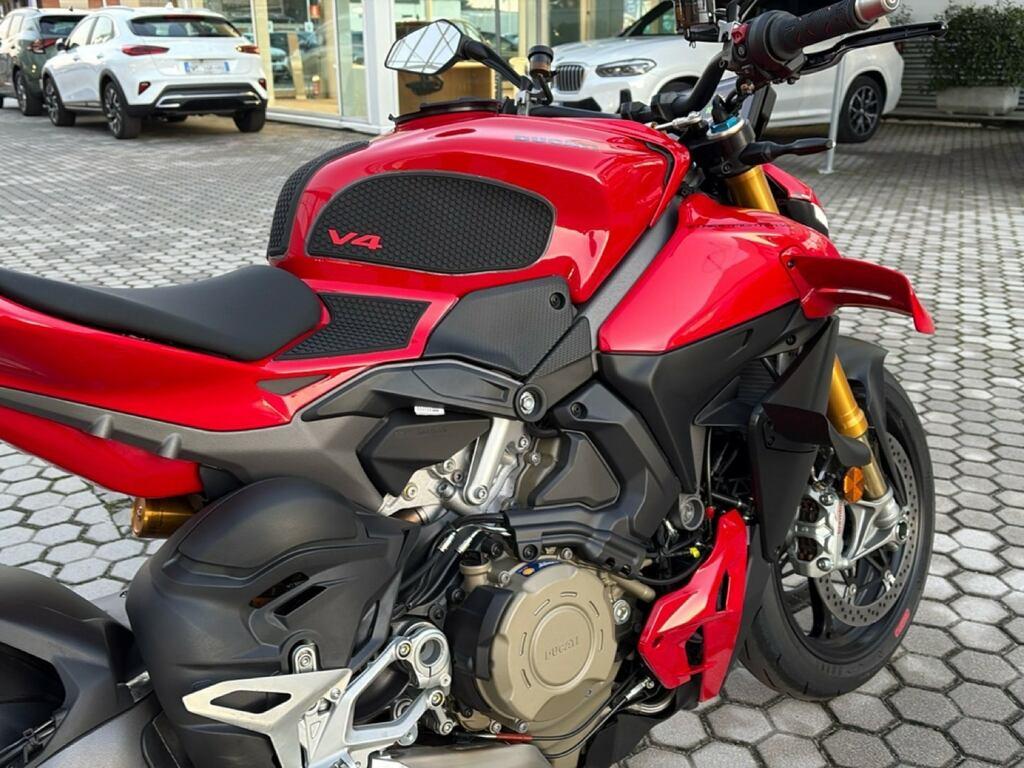 STREETFIGHTER V4 1100