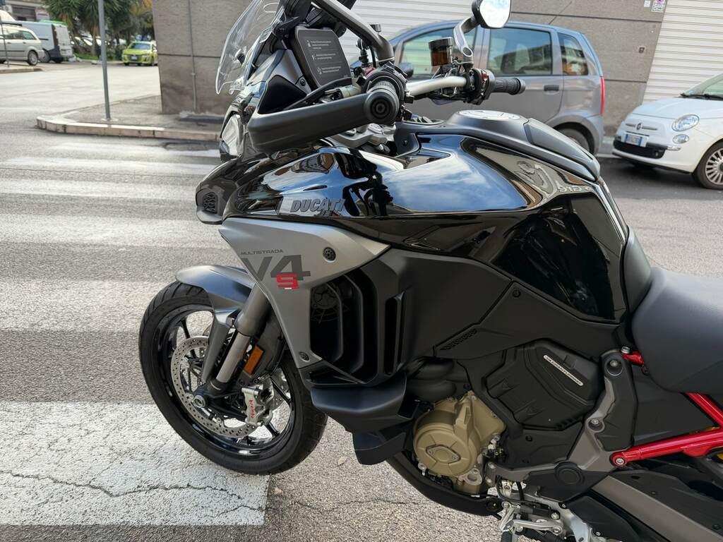 MULTISTRADA V4