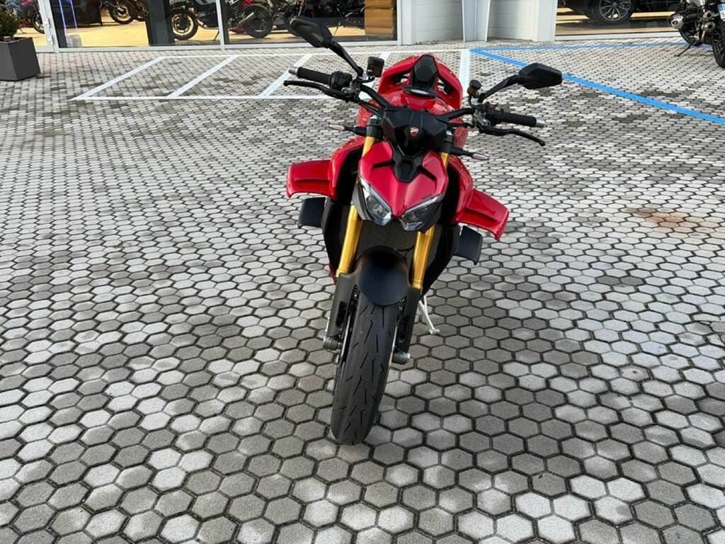 STREETFIGHTER V4 1100