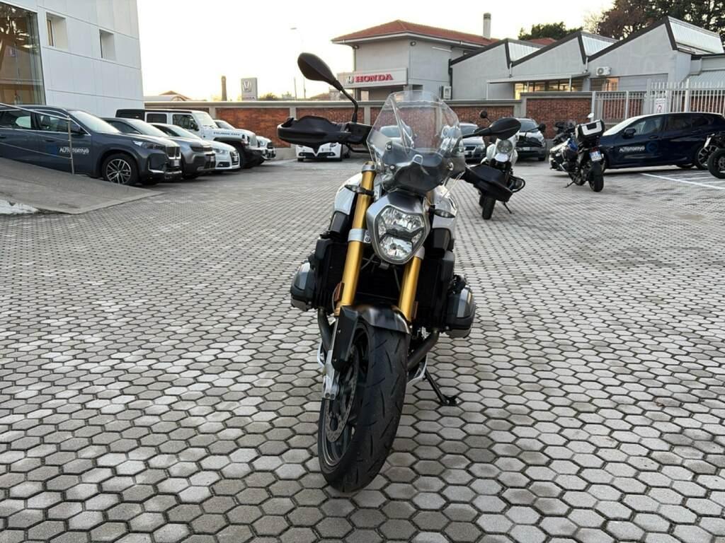 R 1200 R
