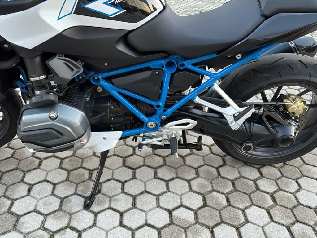 R 1200 R