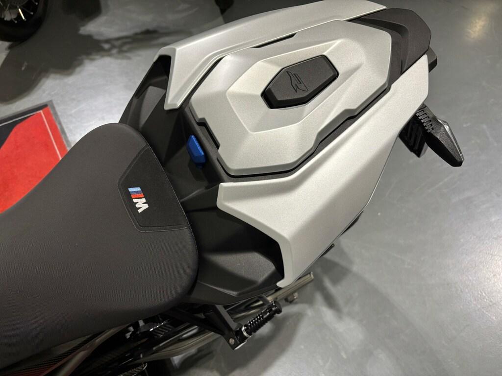 M 1000 R