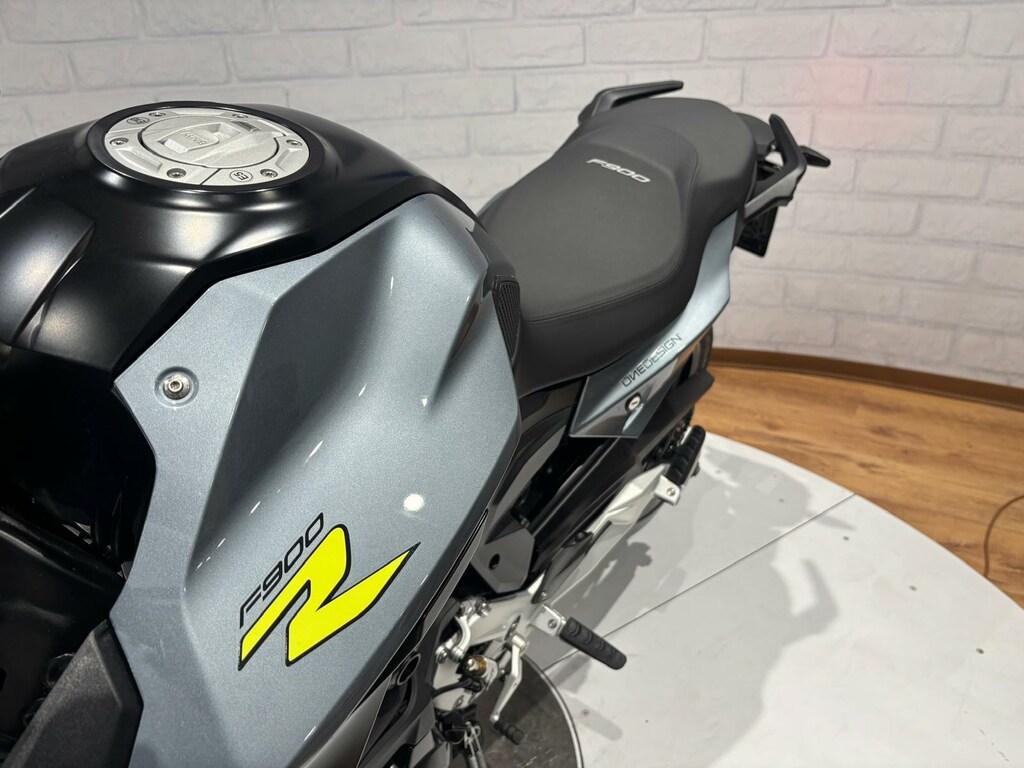 F 900 R