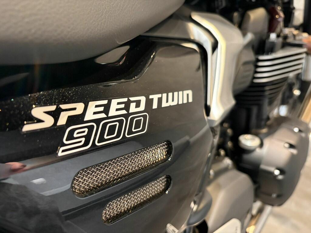 SPEED TWIN 900