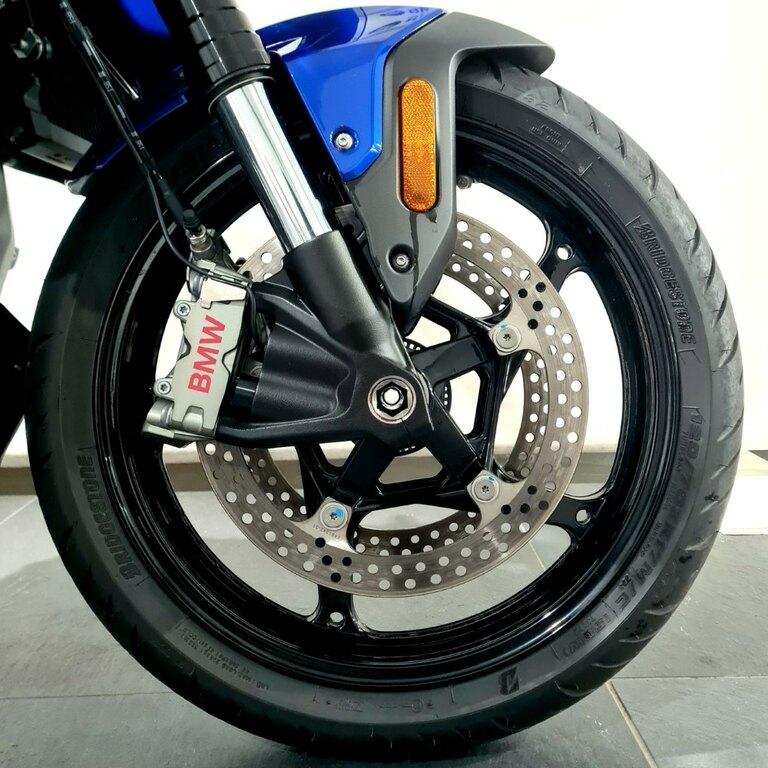 R 1300 R