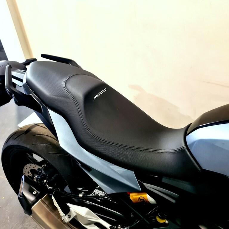 F 900 R