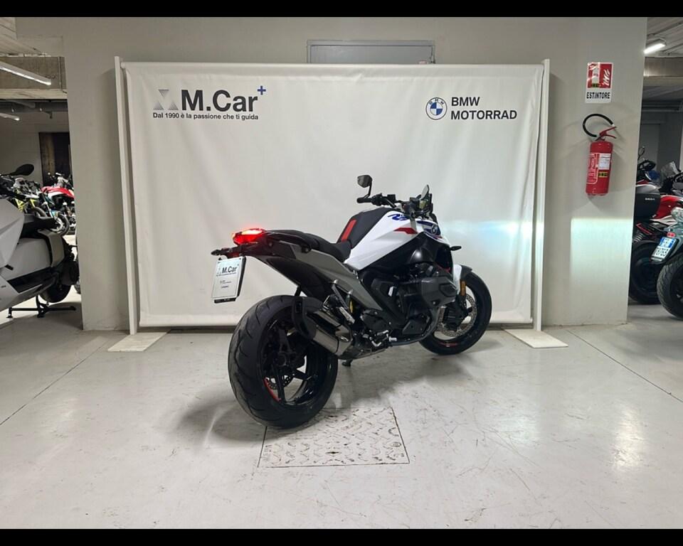 R 1300 R