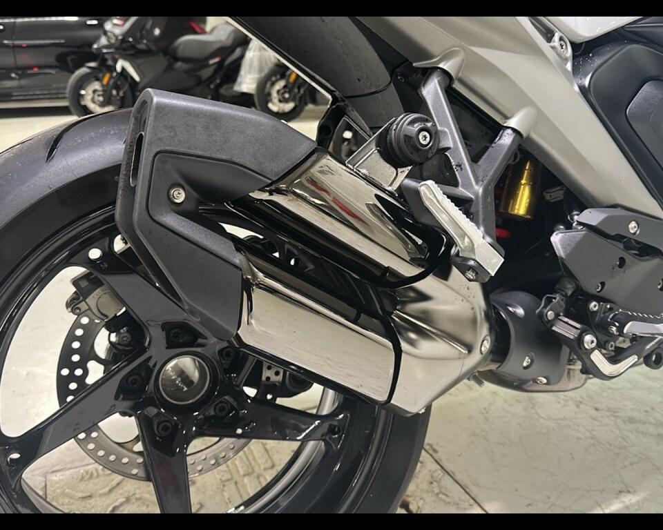 R 1300 R