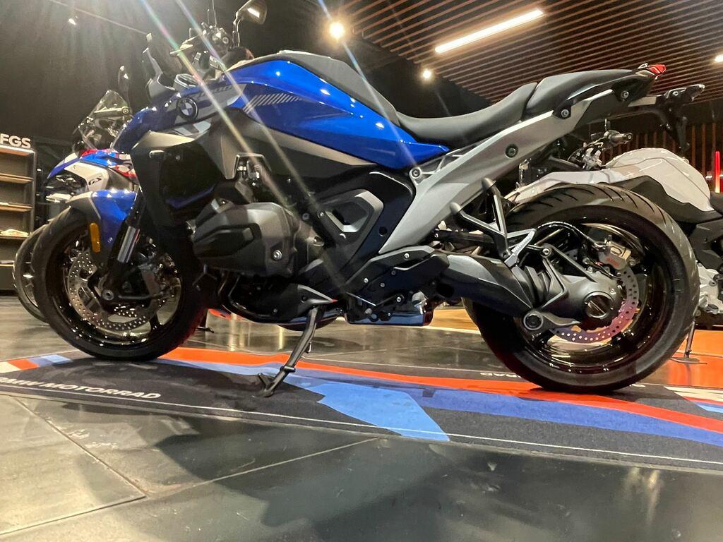 R 1300 R
