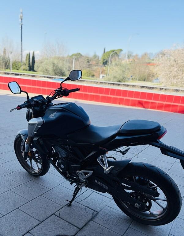 CB 125 F