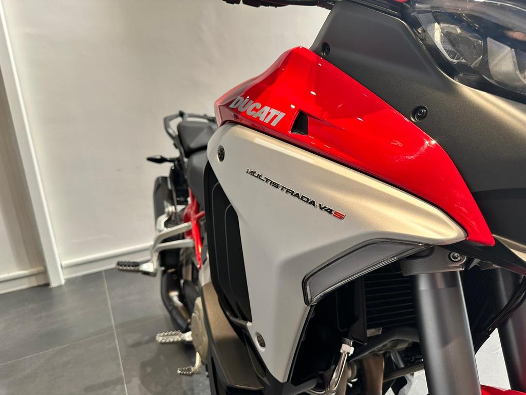 MULTISTRADA V4