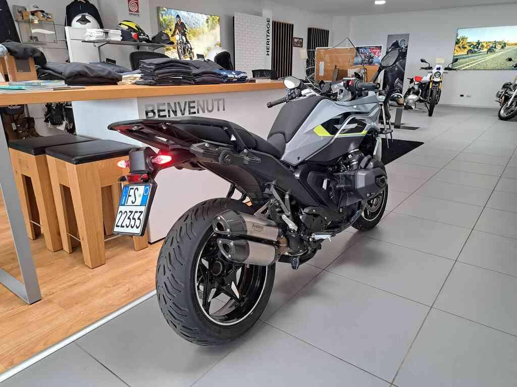 R 1300 RS