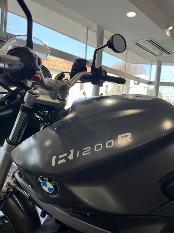 R 1200 R