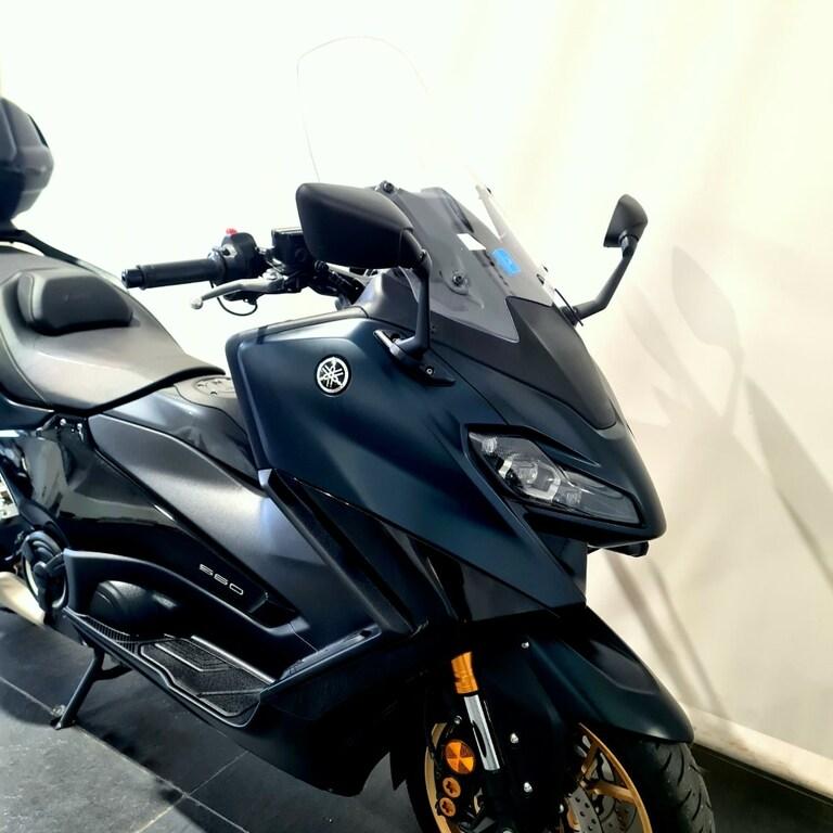 T-MAX 560