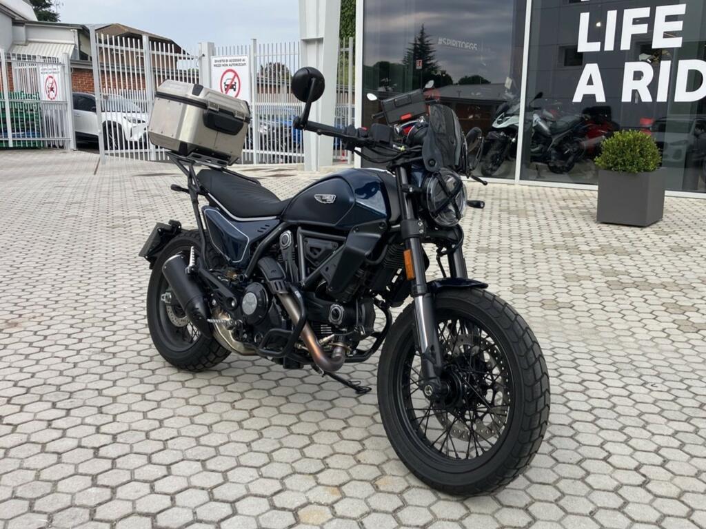 SCRAMBLER 800