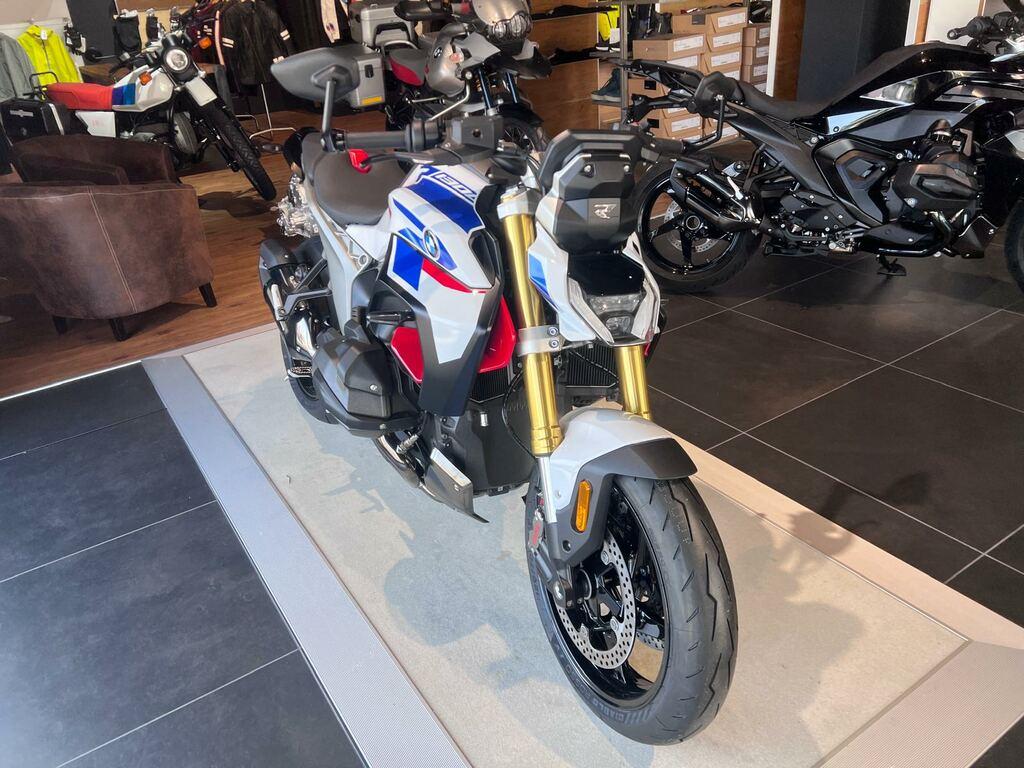R 1300 R