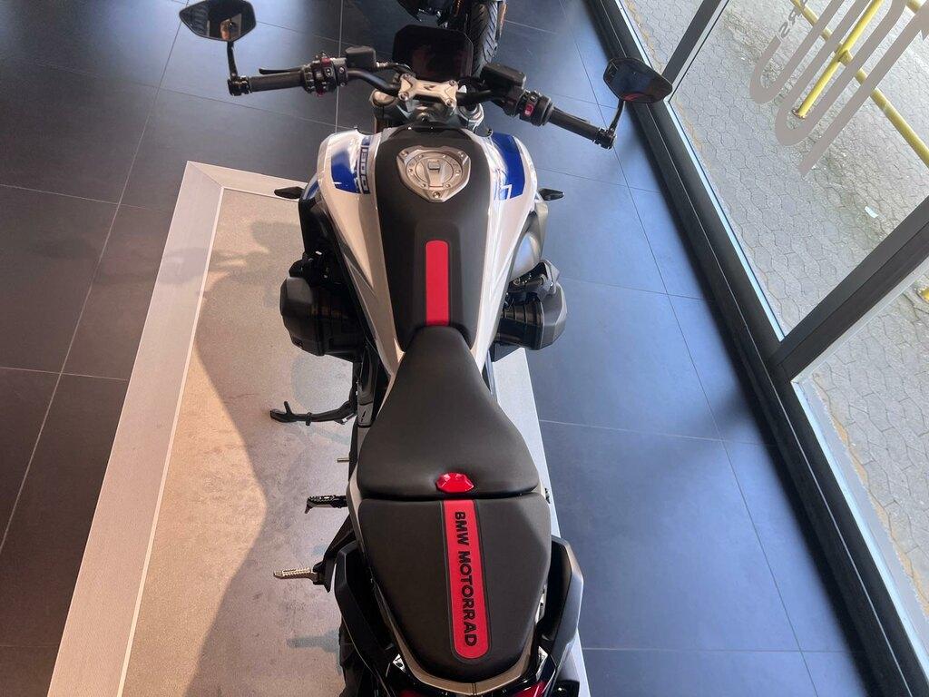 R 1300 R