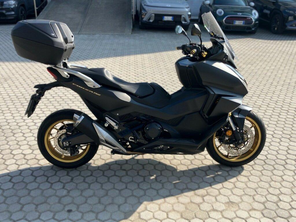 FORZA 750