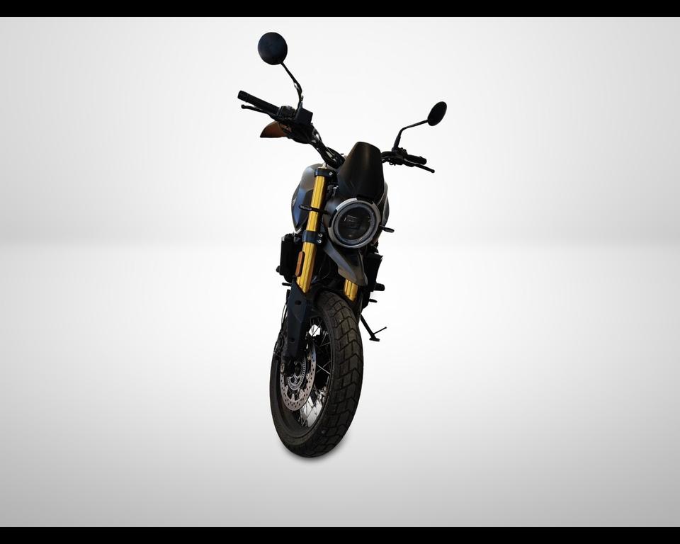 SEIEMMEZZO SCR 650