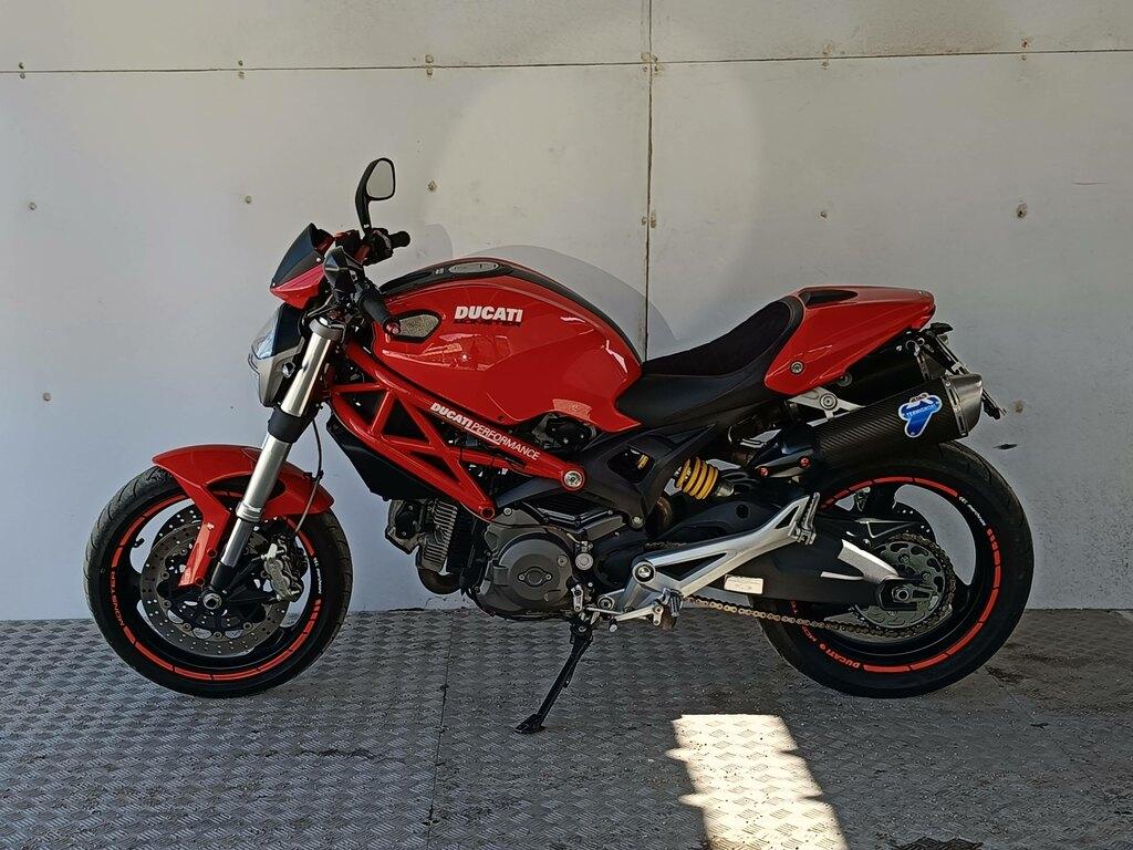 MONSTER 696