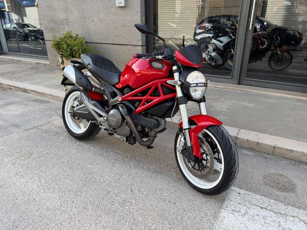 MONSTER 696