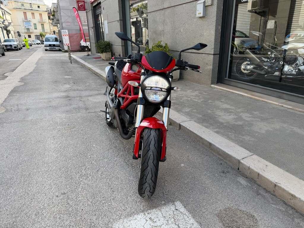 MONSTER 696