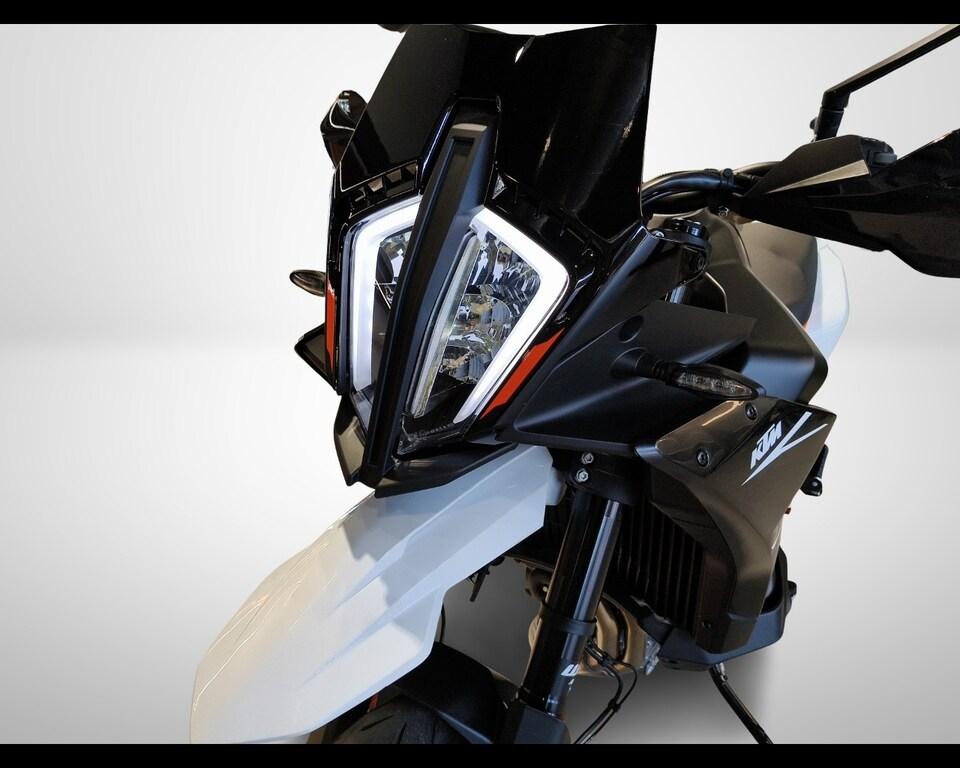 890 SMT