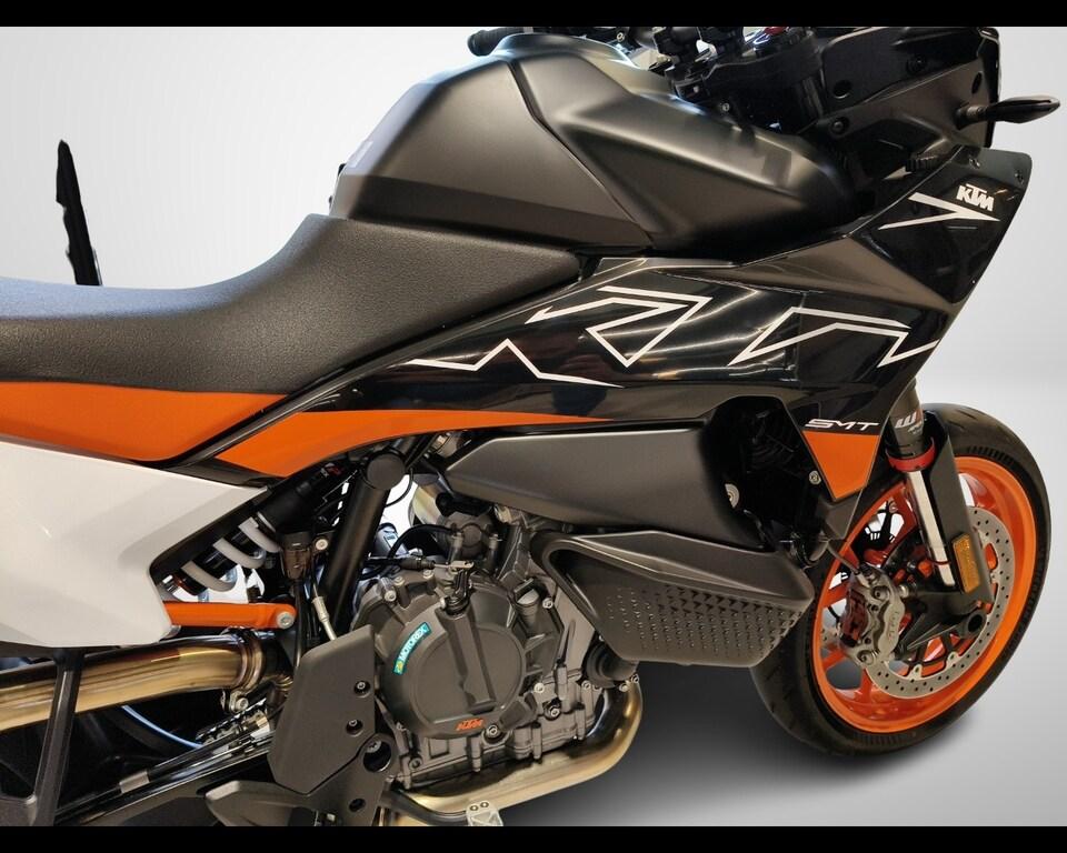 890 SMT