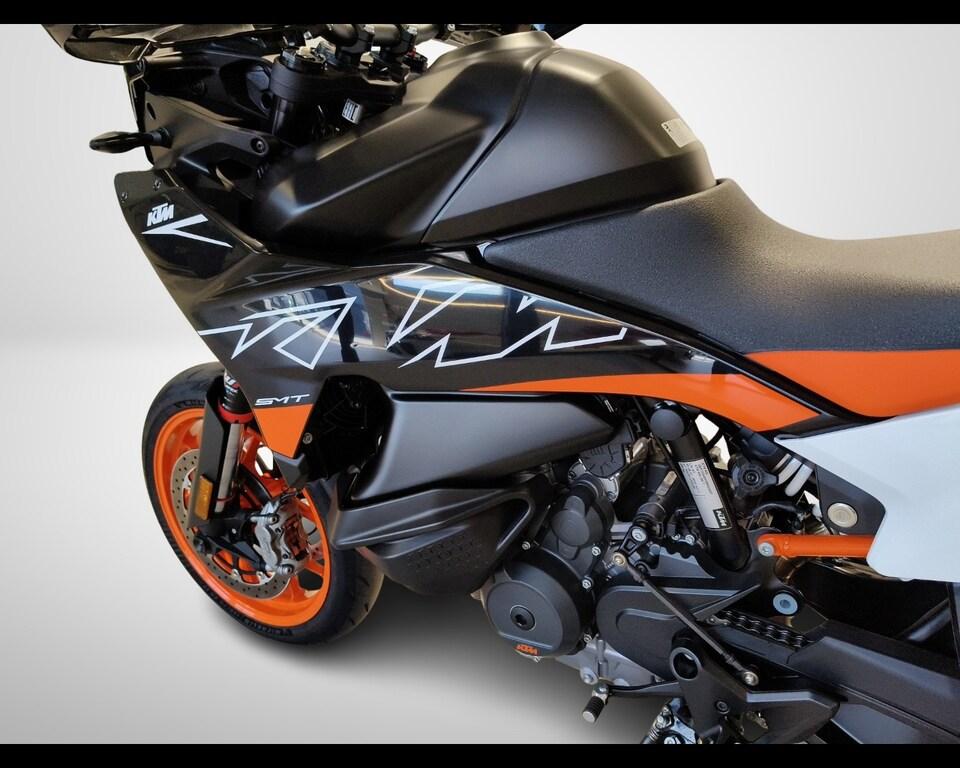 890 SMT
