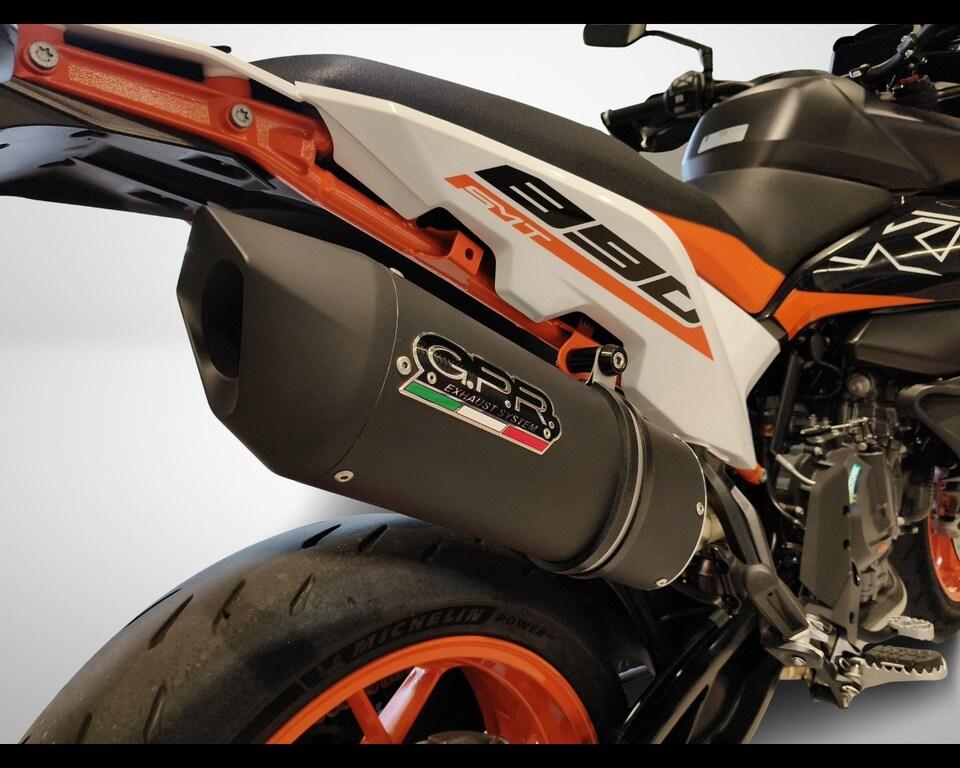 890 SMT