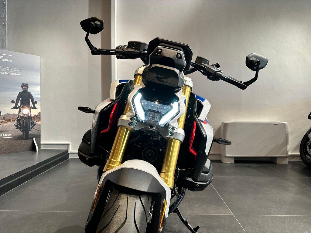 R 1300 R