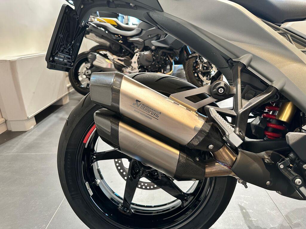 R 1300 R