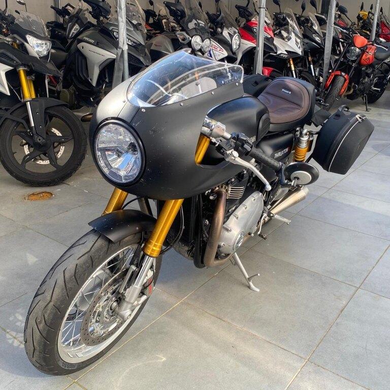 THRUXTON 1200