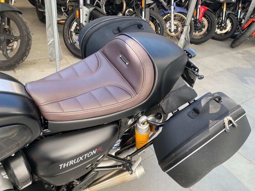 THRUXTON 1200