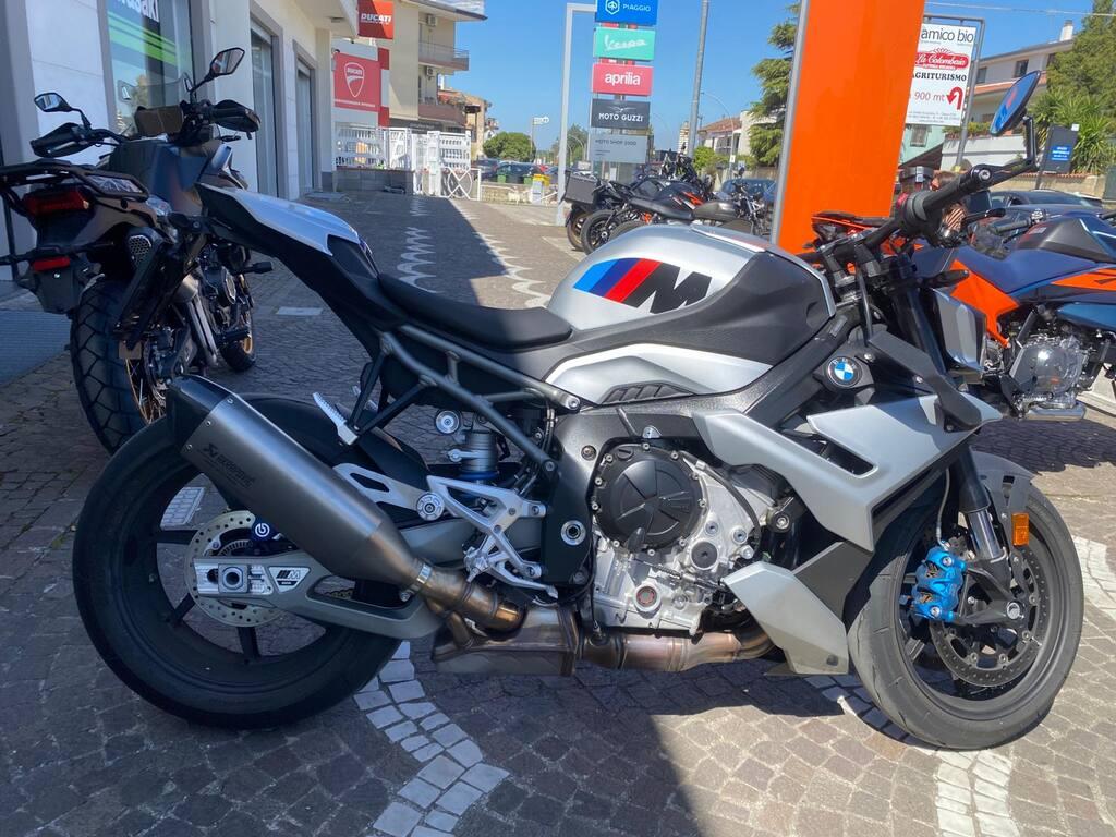 M 1000 R